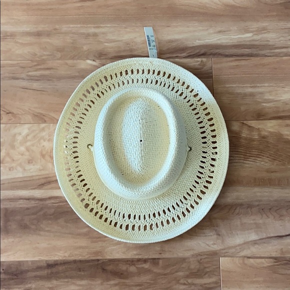 Madewell x Biltmore curved-brim straw hat. - Picture 2 of 8